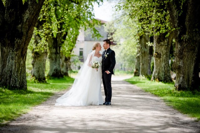 Hochzeitsportrait in der Allee