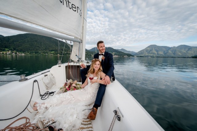 After-Wedding-Shooting auf dem Boot am Tegernsee