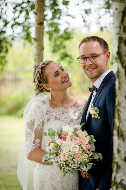 Hochzeitsportrait im Birkenwald